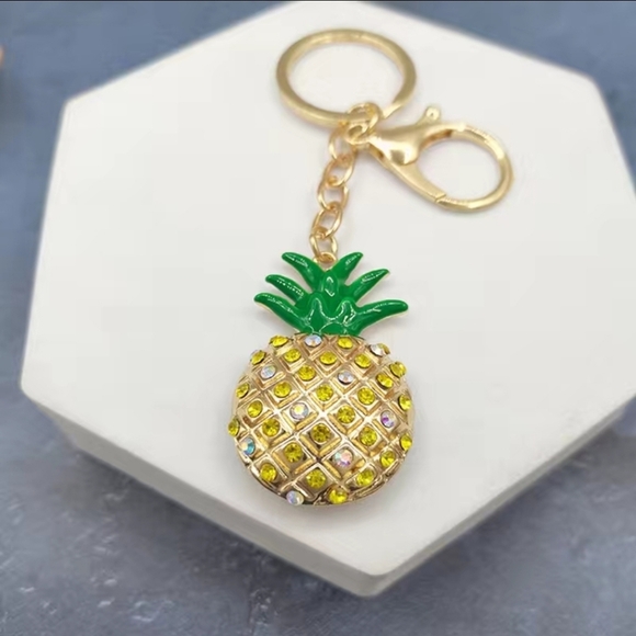 🔹️2x host pick 🔹️ Rhinestone Pineapple Keychain Bag Purse Metal - Picture 6 of 6